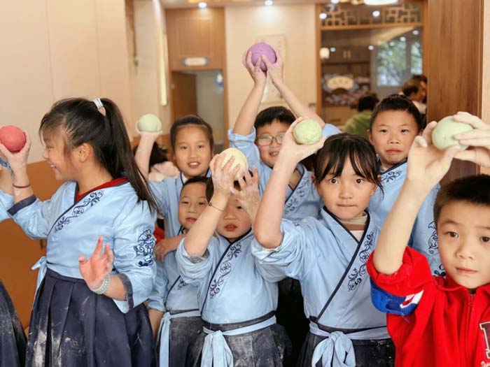 当国医少年遇上元宵｜这碗 “草木汤圆”，揉进了传承的温度